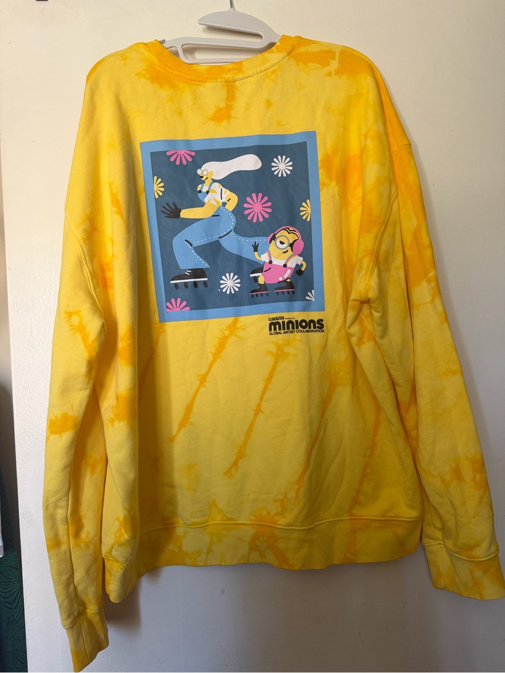 Universal Studios Minions Tie Dye Sweatshirt 2XL Global Artist Collab
